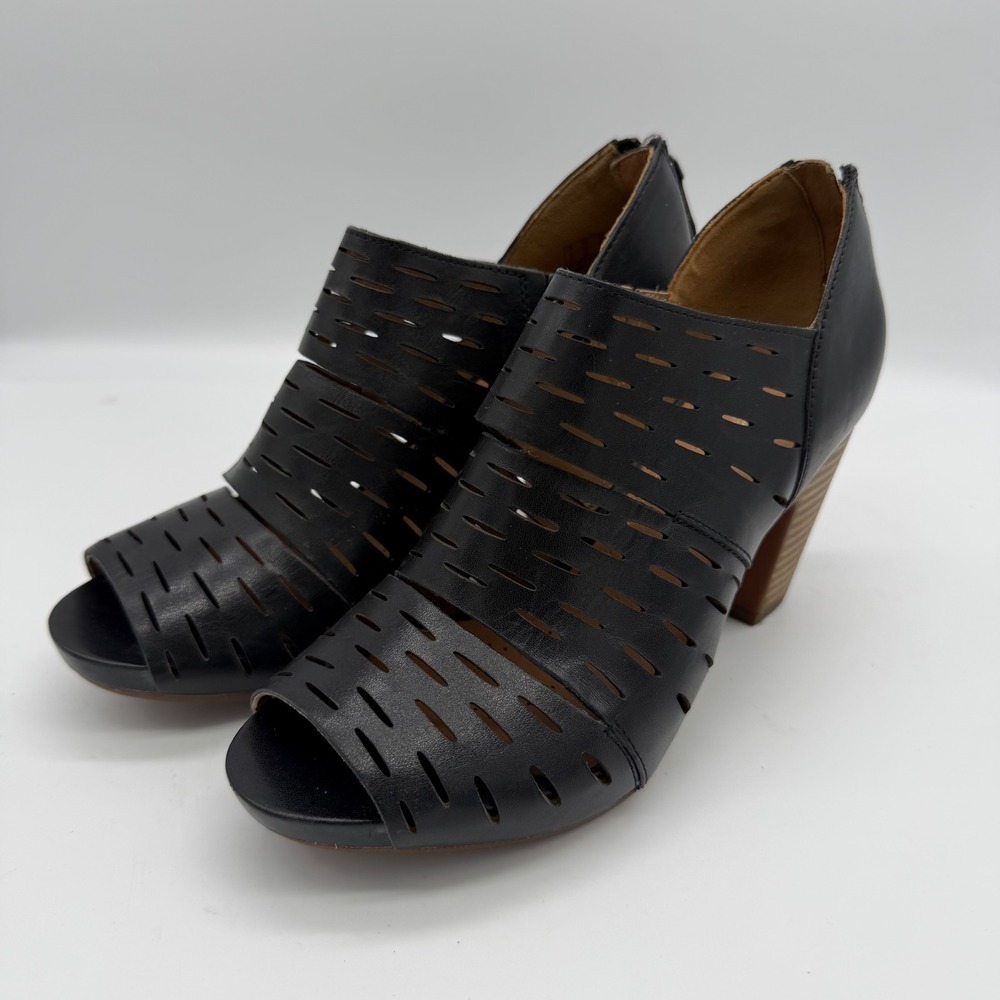 Clarks Artisan Okena Sass Black Leather Peep‎ Toe Shooties Back Zip Heel 7.5